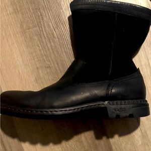 Ugg boots men , lightly loved